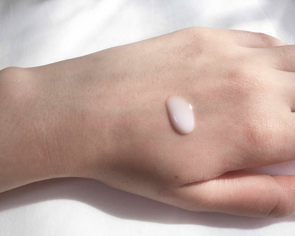 プレミアムボディミルク ホワイトニング【医薬部外品】 /ニベア/ボディミルクを使ったクチコミ(2枚目)