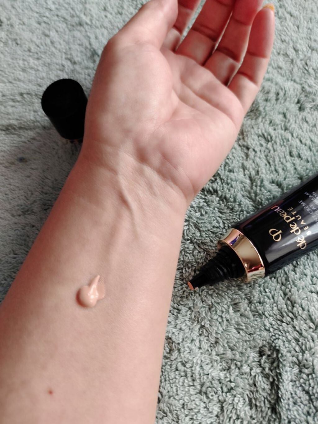 クレ・ド・ポー ボーテ タンクレームエクラn/クレ・ド・ポー ボーテ/クリーム・エマルジョンファンデーションを使ったクチコミ(2枚目)