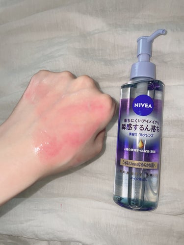 ニベア ニベア クレンジングオイル ディープクリアのクチコミ「

▷NIVEA


落ちにくいアイメイクも瞬間するん落ち💄

ニベア 美容オイルクレンズ
デ.....」（3枚目）