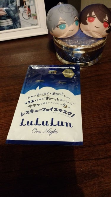 このパックはほんとに大好きなパックです。
大事な予定のある日には絶対使ってるパック(^-^)
液たっぷりなので、終わった後はマッサージしたり、膝や腕につけて保湿してます。
次の日まで本当に乾燥知らず😂
