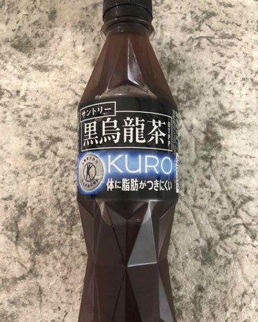 サントリー 黒烏龍茶のクチコミ「サントリー
黒烏龍茶を飲みました✨
夏に向けてダイエットにおススメのウーロン茶です。

すっき.....」（2枚目）