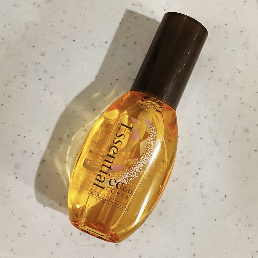 ◇エッセンシャル CCオイル  60ml

LIPSさんを通してエッセンシャルさんからいただきました🎁ありがとうございます！

オイルなのにベタつかない軽やかな仕上がりのオイルタイプ

✓ツヤ髪効果
✓髪ダメージの補習＆予防
✓髪がばらけ