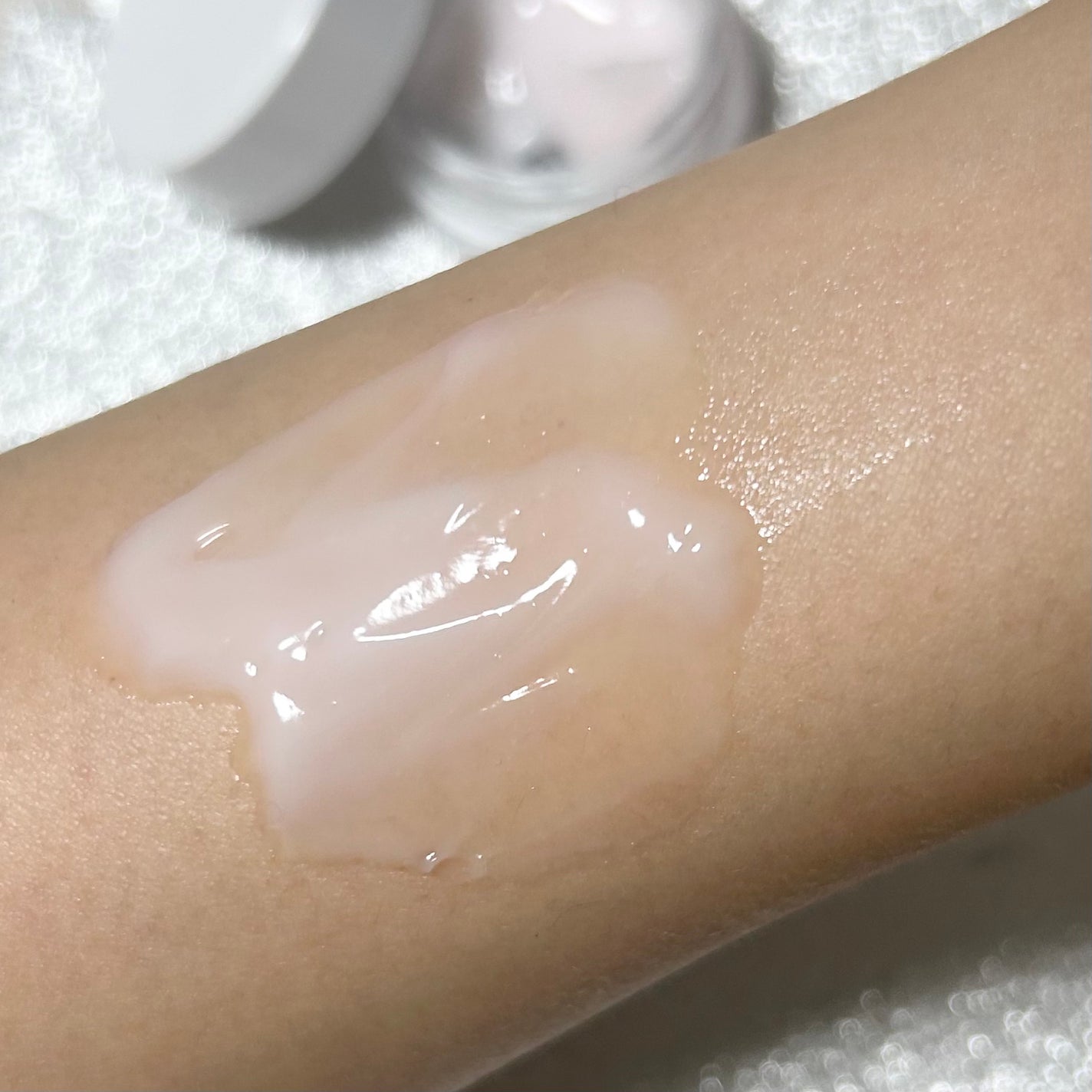 ローズウォーター スリーピングマスク/FEMMUE/フェイスクリームを使ったクチコミ(4枚目)