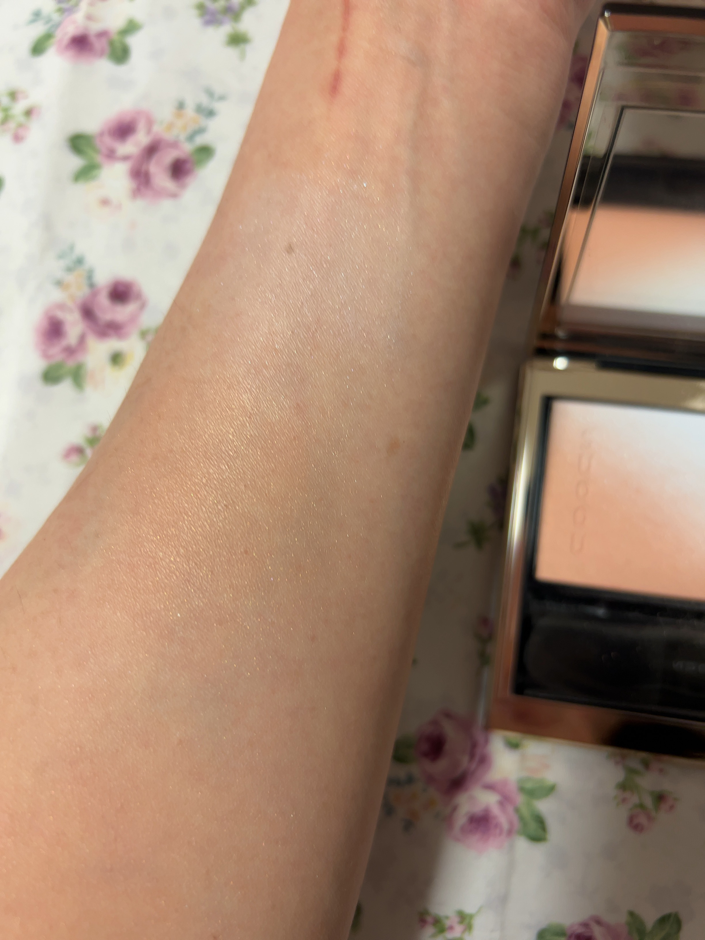 ブラーリング カラー ブラッシュ 101 羽風 -UFUU[限定色] (ペールベージュ × エアリーブルー)/SUQQU/パウダーチークを使ったクチコミ（2枚目）