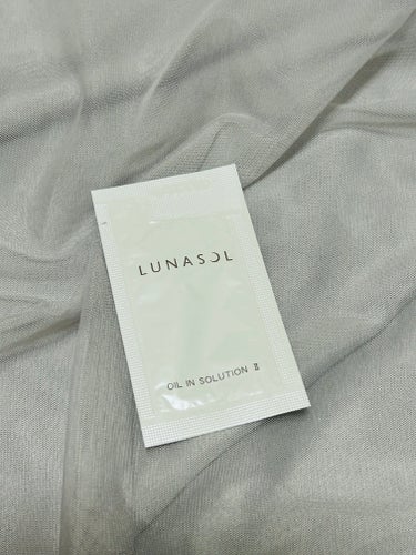 LUNASOL オイルインソリューションIIのクチコミ「・LUNASOL オイルインソリューションII


ルナソルの化粧液。


化粧水ではなく化粧.....」（1枚目）