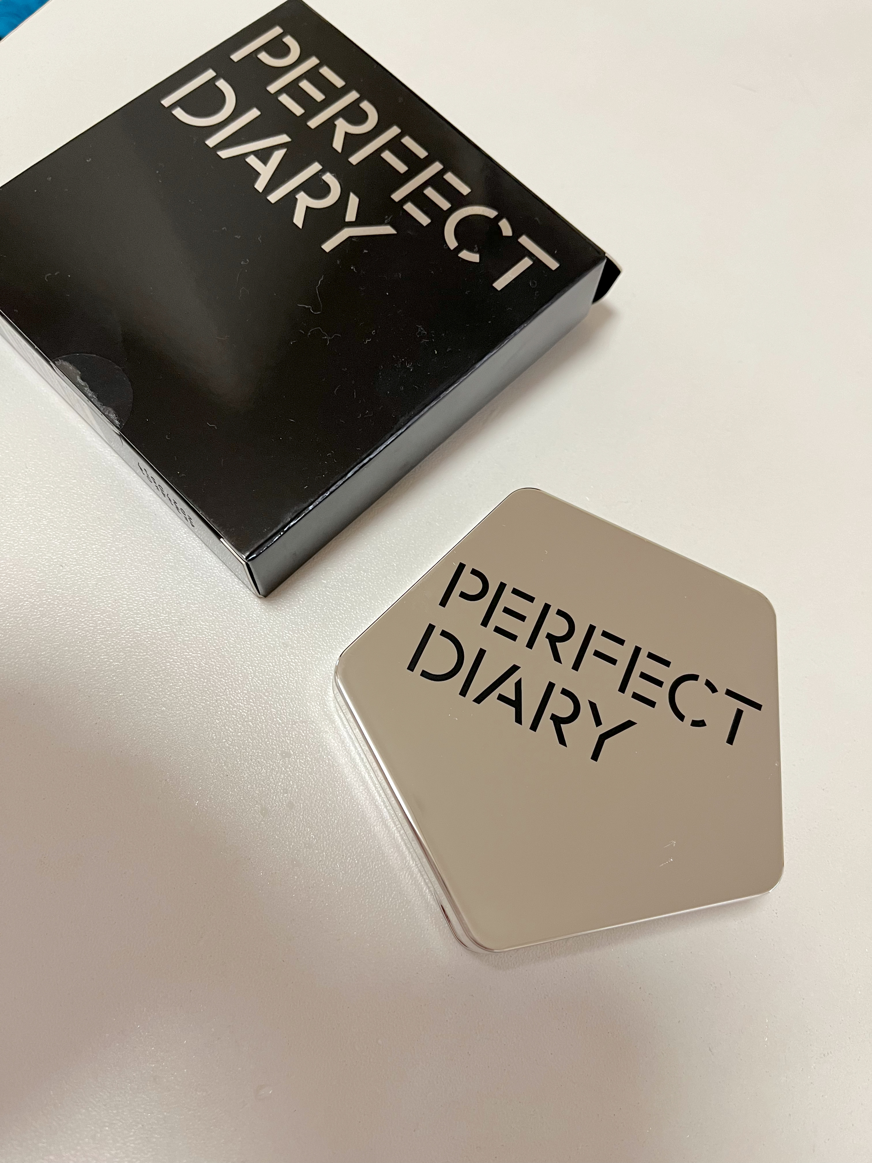 スターダストダイヤモンドハイライトパウダー/PERFECT DIARY/パウダーハイライトを使ったクチコミ（2枚目）