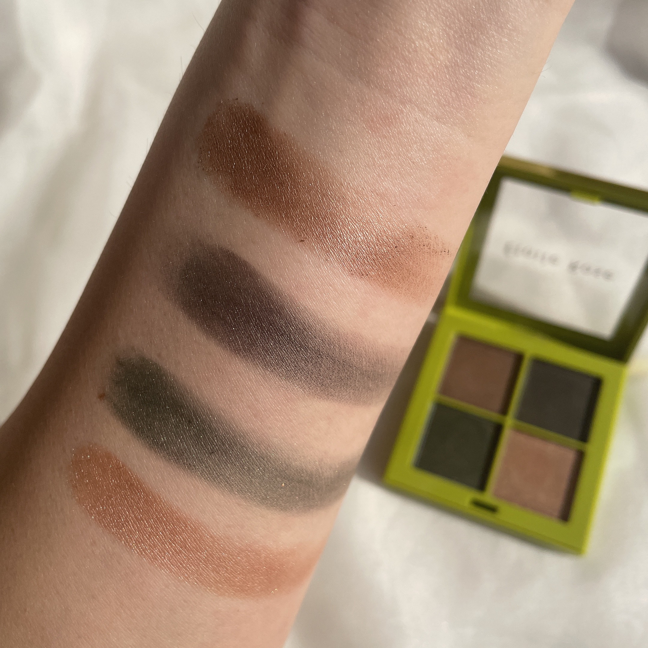  4色アイシャドウ/Étoile Rose/アイシャドウパレットを使ったクチコミ（3枚目）