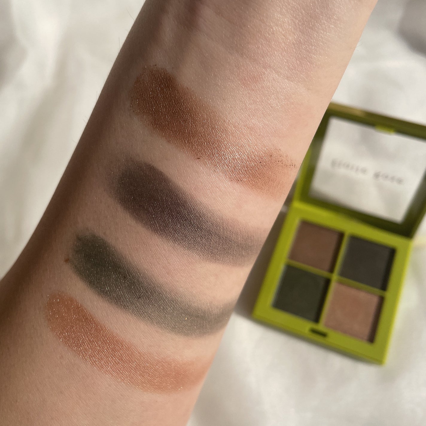 4色アイシャドウ/Étoile Rose/アイシャドウパレットを使ったクチコミ(3枚目)