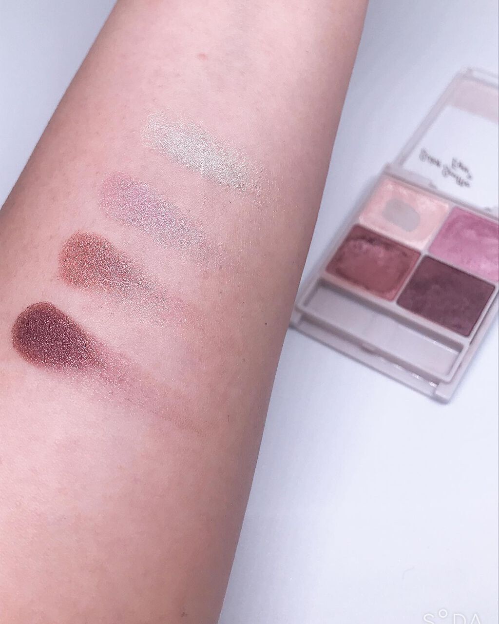 シルキースフレアイズ/キャンメイク/アイシャドウパレットを使ったクチコミ（2枚目）