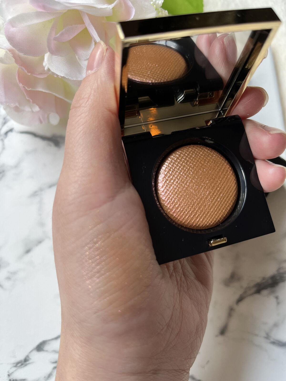 リュクスアイシャドウ 01 インカンデスント(マルチクロム) /BOBBI BROWN/単色アイシャドウを使ったクチコミ（3枚目）