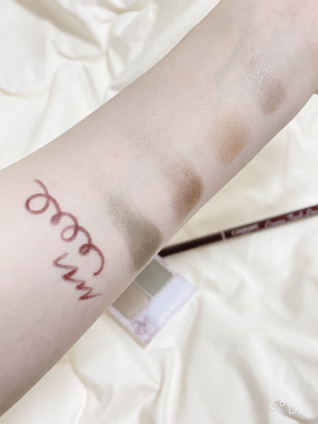 シルキースフレアイズ/キャンメイク/アイシャドウパレットを使ったクチコミ（2枚目）