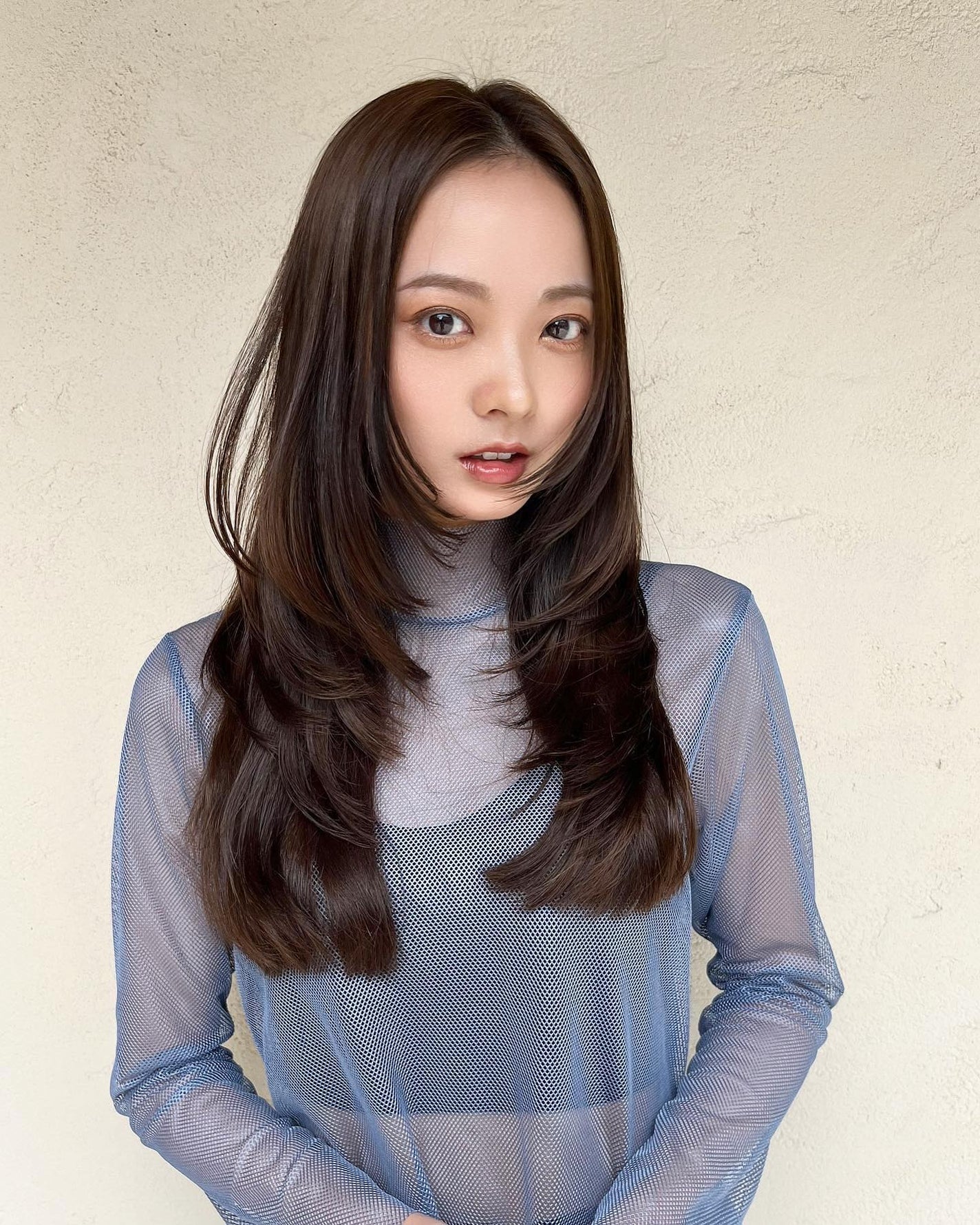 HARUNA on LIPS 「.たっぷりレイヤーの構造です✨あごしたから、たっぷりとレイヤー..」(3枚目)