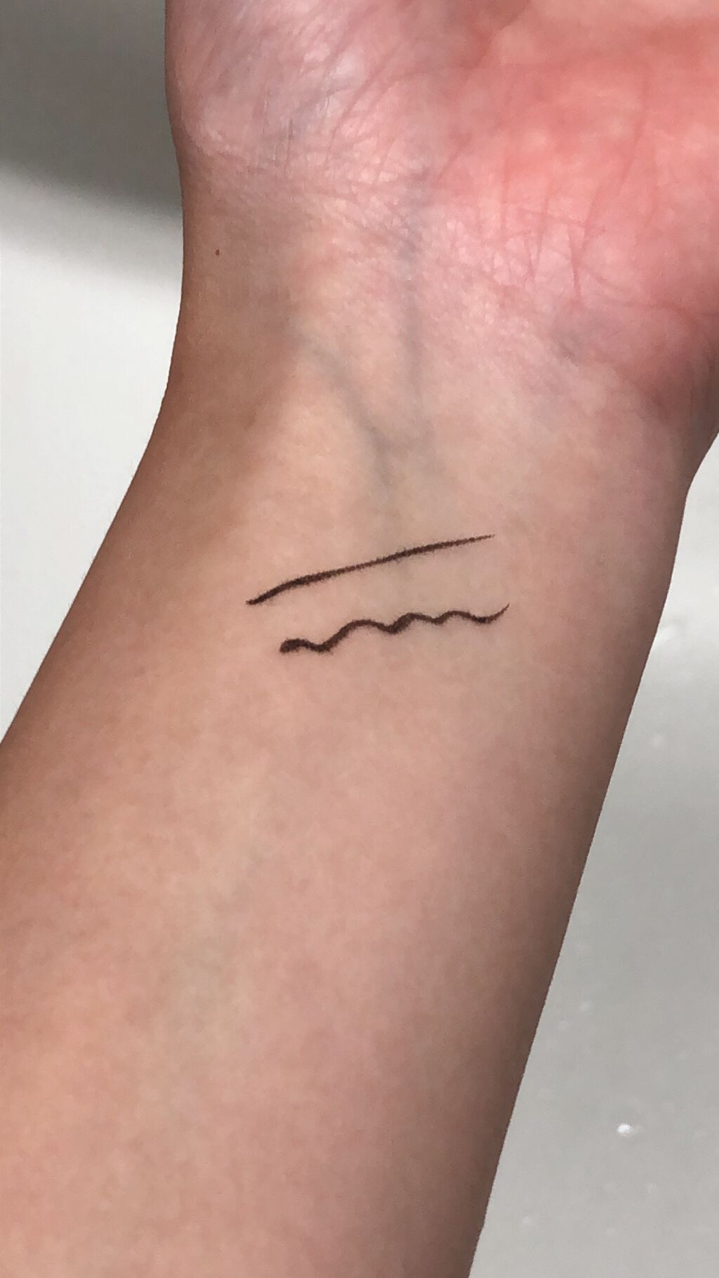 スキルレスライナー/LUMIURGLAS/リキッドアイライナーを使ったクチコミ（3枚目）