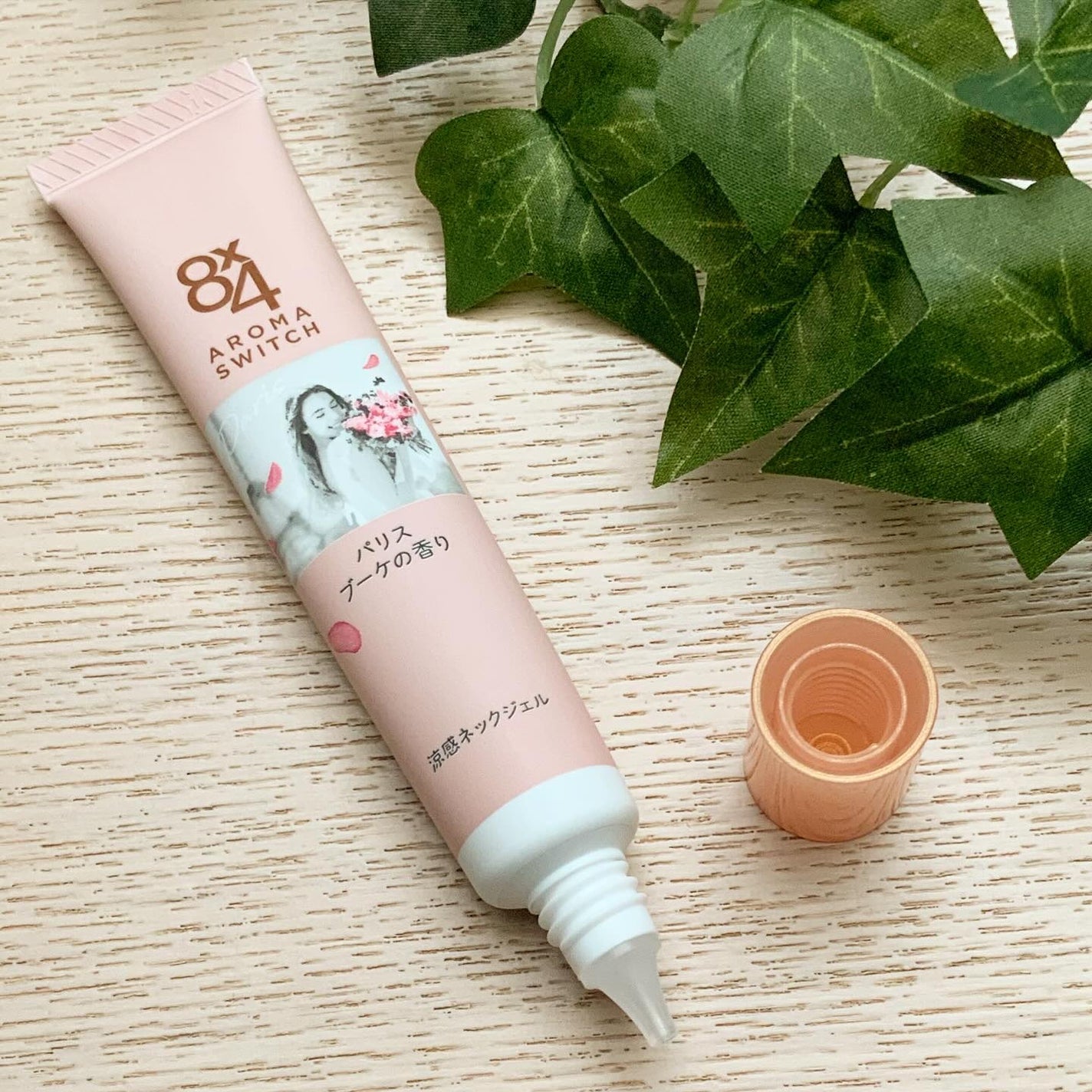 8x4 アロマスイッチ 涼感ネックジェル パリスブーケの香り/8x4/デオドラント・制汗剤を使ったクチコミ(3枚目)