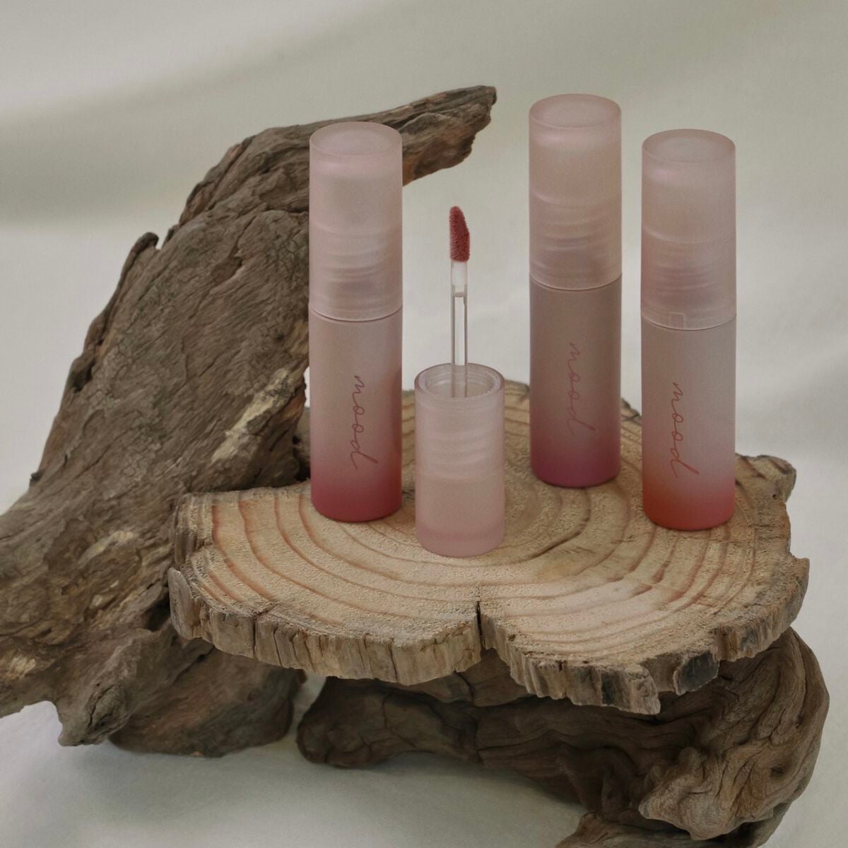 【公式】PERIPERA on LIPS 「秋ムードを取り入れるならリップから💕軽い着け心地の#インクムー..」(1枚目)