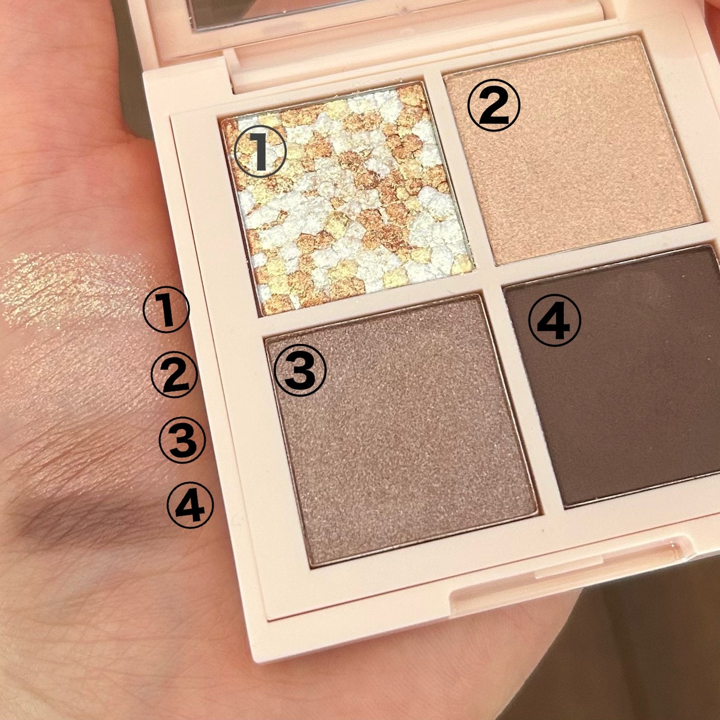 レブロン ダズル アイシャドウ クアッド/REVLON/アイシャドウパレットを使ったクチコミ(2枚目)