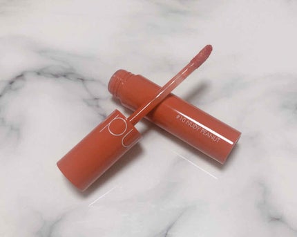 ジューシーラスティングティント/rom&nd/リップティントを使ったクチコミ(2枚目)