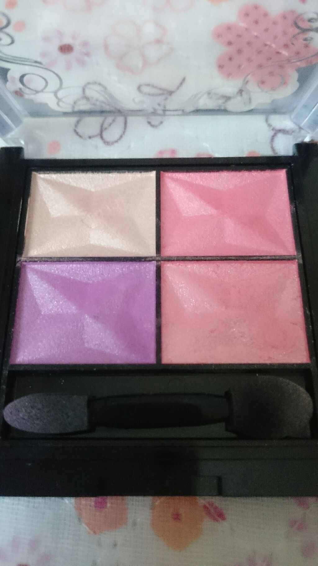 カラフルアイシャドウ/DAISO/アイシャドウパレットを使ったクチコミ(2枚目)