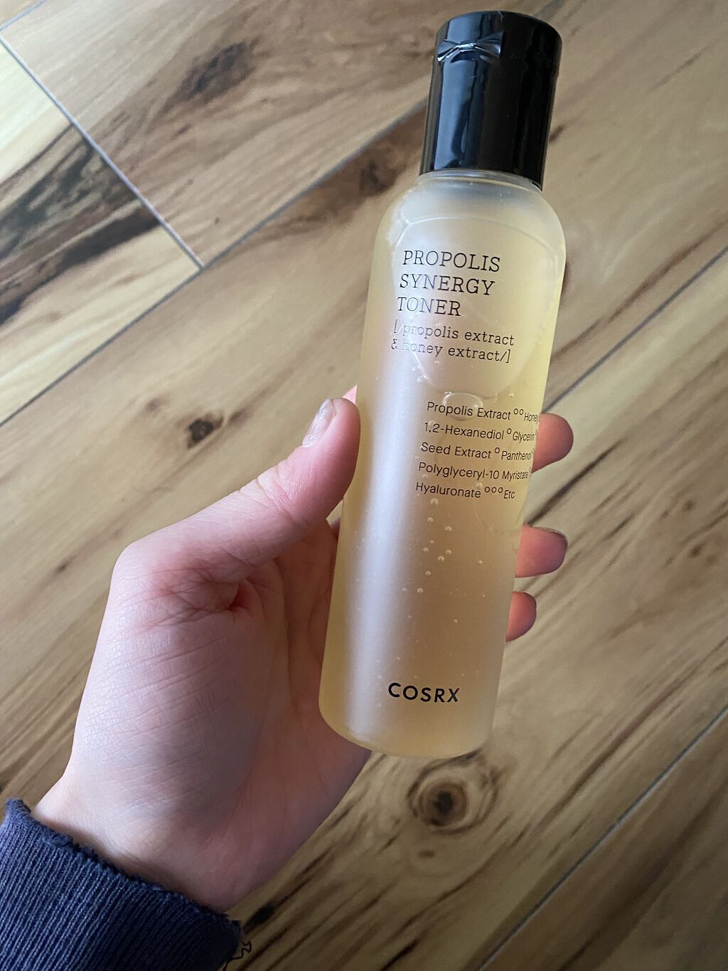 【韓国で大人気のプロポリス化粧水】

肌荒れしやすい私でも安心して使えた
低刺激な化粧水☺️
肌に伸ばすと時はすーっと馴染んで
割とサラッとした感じだったけど
時間が経つとなぜかしっとりもちもち
してくる不思議な感覚でした😌🌿

化粧水