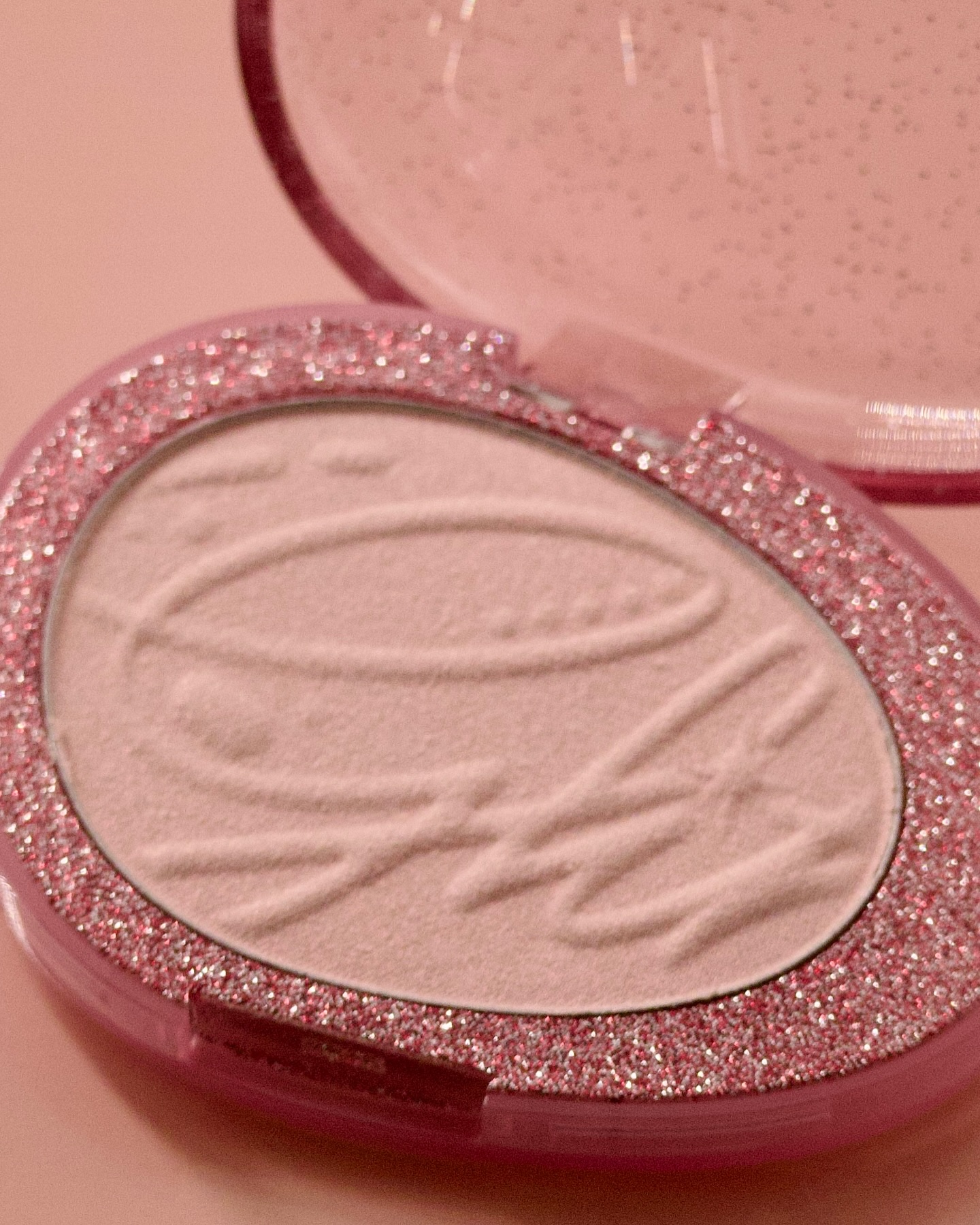 フィー グリッツストーンハイライター HL07 ルビーリボン/fwee/パウダーハイライトを使ったクチコミ（3枚目）