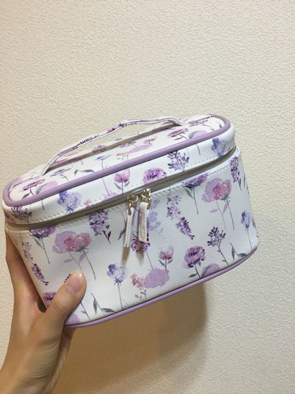 サラダ on LIPS 「ニトリで可愛いメイクポーチ購入✨2つも買ってしまった仕切りもつ..」(4枚目)