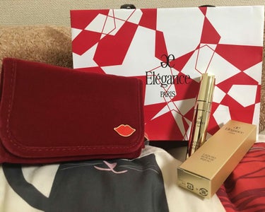 🐸 エレガンス リクイッドルージュビジュー 💄


お値段   ¥3,500 + 税

色は01、ラメの入った黄味がかったピンクっぽい赤…のように感じた🤡
ちょうど良い、やわらか赤リップって感じ😍
イエ