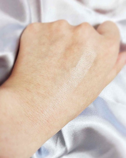 マットラディアンス ベイクドパウダー ハイライト01/ローラ メルシエ/パウダーハイライトを使ったクチコミ(3枚目)