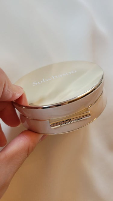 Sulwhasoo ソルファス パーフェクティングクッションのクチコミ「少量でもしっかりカバー力！韓国クッションファンデ✨
【使った商品】
Sulwhasoo
Per.....」（3枚目）