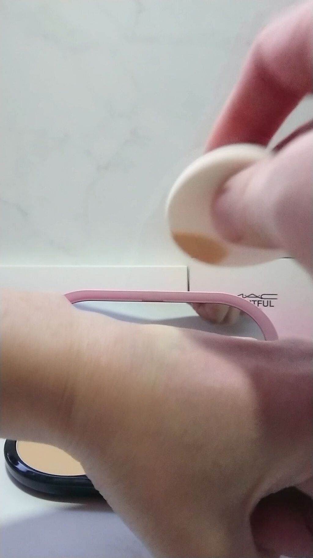 ライトフル C3 ナチュラル シルク パウダーファンデーション/M・A・C/パウダーファンデーションを使ったクチコミ(2枚目)