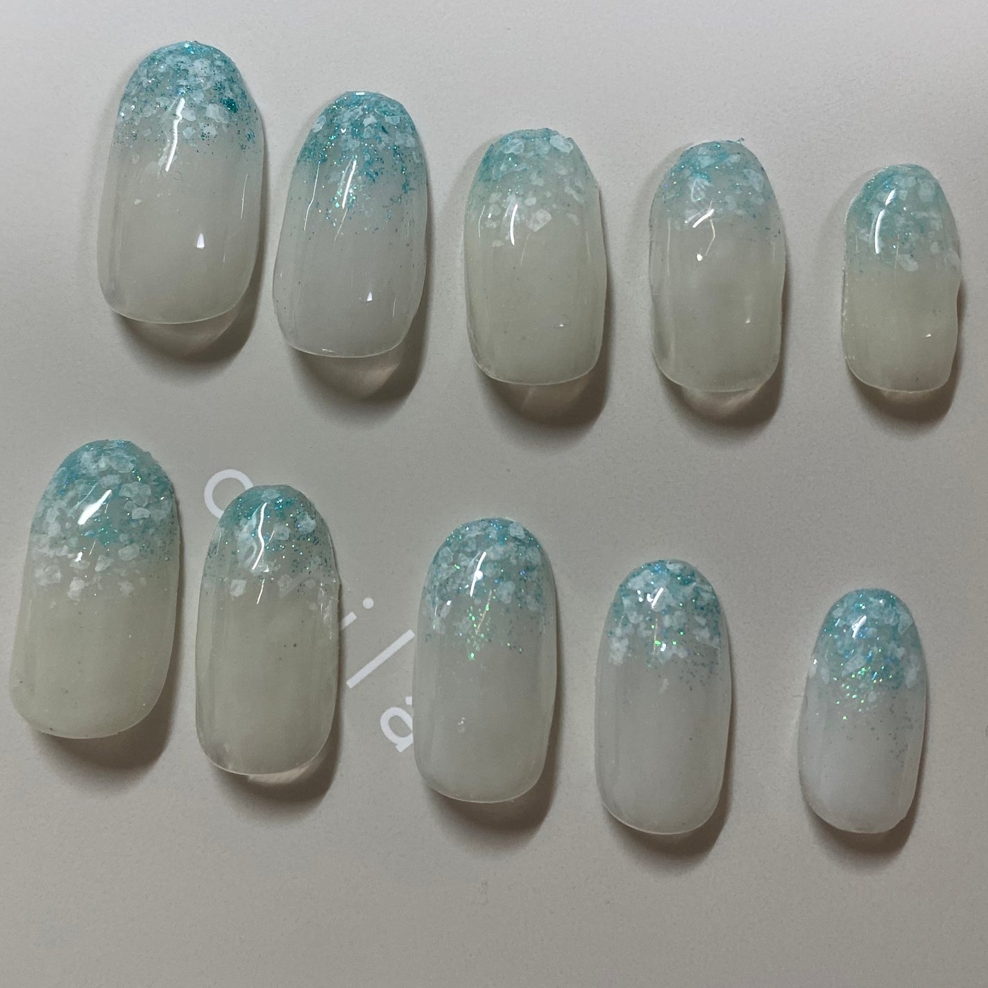 ももな on LIPS 「ブルーハワイを意識した、サマーネイルグラデーションが可愛く、夏..」(1枚目)