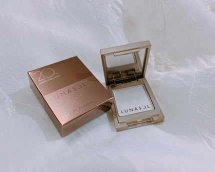 LUNASOL ジュエリーパウダーのクチコミ「 #スウォッチ 
久しぶりの投稿!!
ふらっと立ち寄ったルナソルであまりにもどタイプのラメ感と.....」(1枚目)