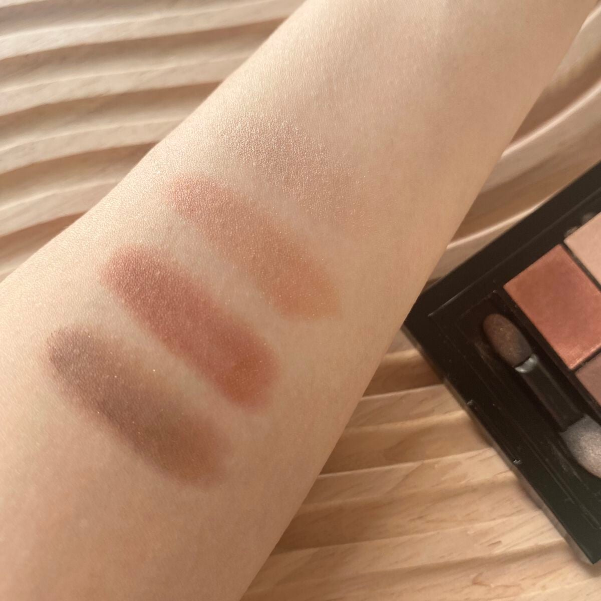 ワンダー エバー アイシャドウ/リンメル ロンドン/アイシャドウパレットを使ったクチコミ(3枚目)