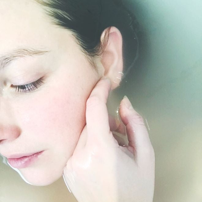 フェイスオイルの使い方&順番を徹底紹介!美容オイル・スキンケアオイルとの違いやおすすめオイルもの画像