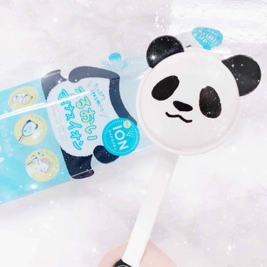 ぱんだ❣️かわいい❣️
近所のバラエティショップで 864円で購入🐼
使い方は、コットンをパンダで挟んで、化粧水をたっぷり染み込ませてお肌をやさしくぱたぱた。マイナスイオンで水分補給をお手伝いする美容グ