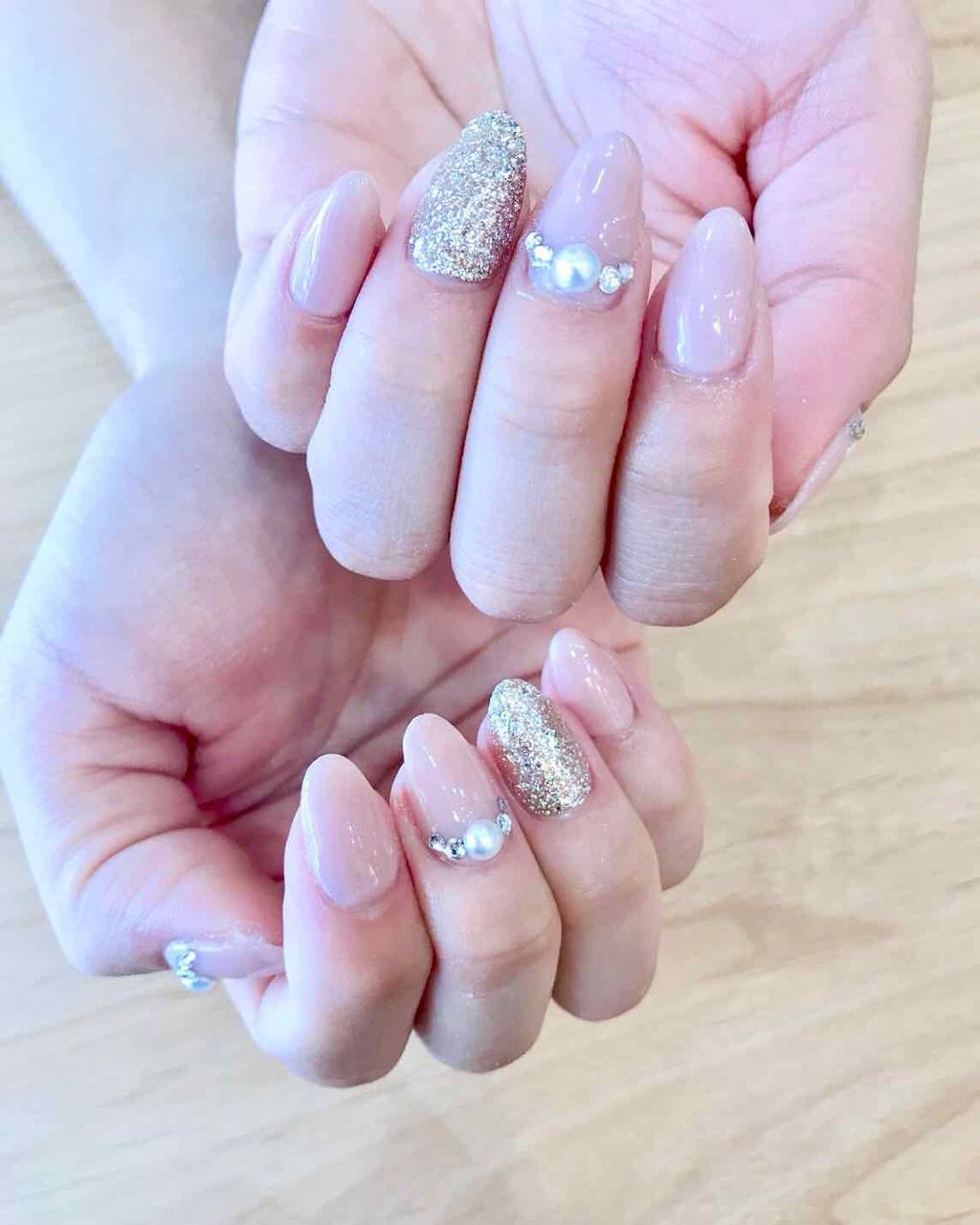 🌼雑談🌼

こんばんは⭐️奈都紀です🍀

今回は雑談枠で
以前から色々な方から
コメントで
レビューで手があるときの
ネイル💅が素敵❤️
とお褒めの言葉を頂きました😊

ありがとうございます✨

今回のお写真もそんな
新しくしたネ