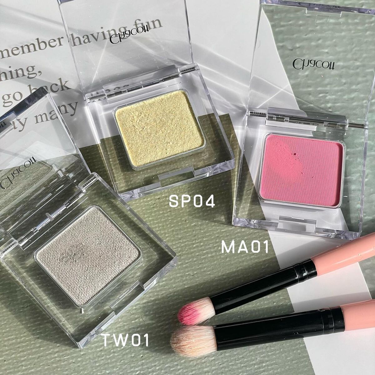 マルチカラーバリエーション マット/チャコット・コスメティクス/単色アイシャドウを使ったクチコミ(2枚目)