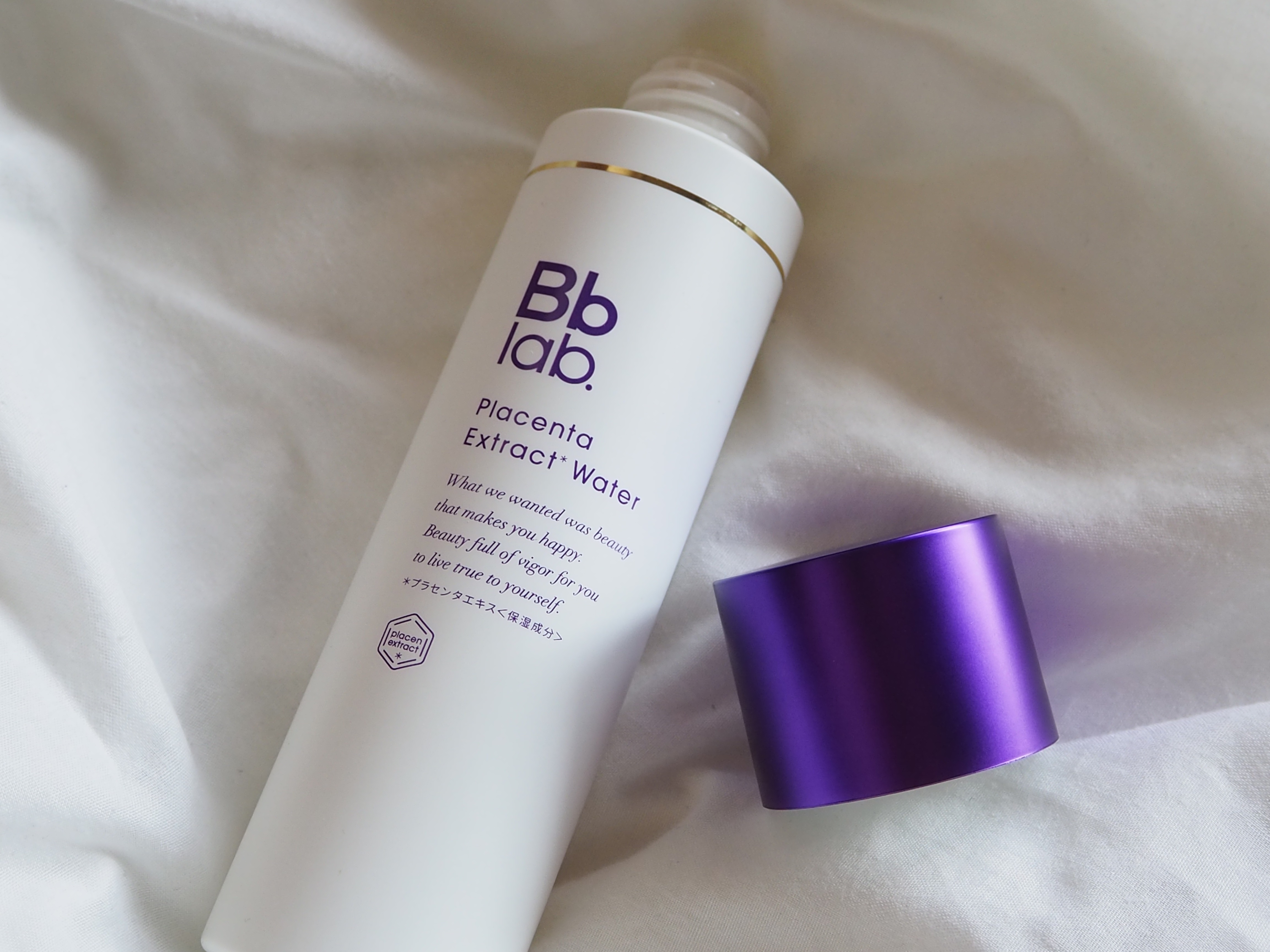 【Bblab】

プラセンタの原液配合スキンケア💜

揺らぎがちな肌を植物エキスでうるおいをサポート！サラッとしたテクスチャーでプラセンタエキス原液を10%配合し、天然セラミドやダイズ種子エキスを配合することで肌を潤わせて乾燥小ジワを目立