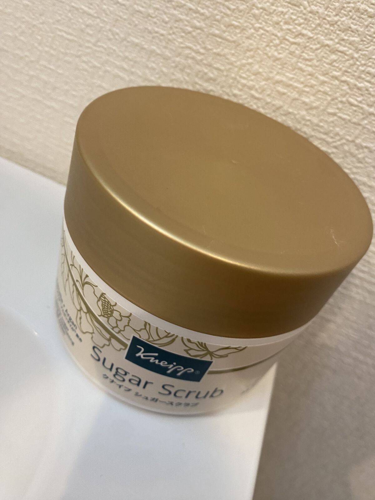 クナイプ シュガースクラブ カメリア＆アルガン/クナイプ/ボディスクラブを使ったクチコミ（1枚目）