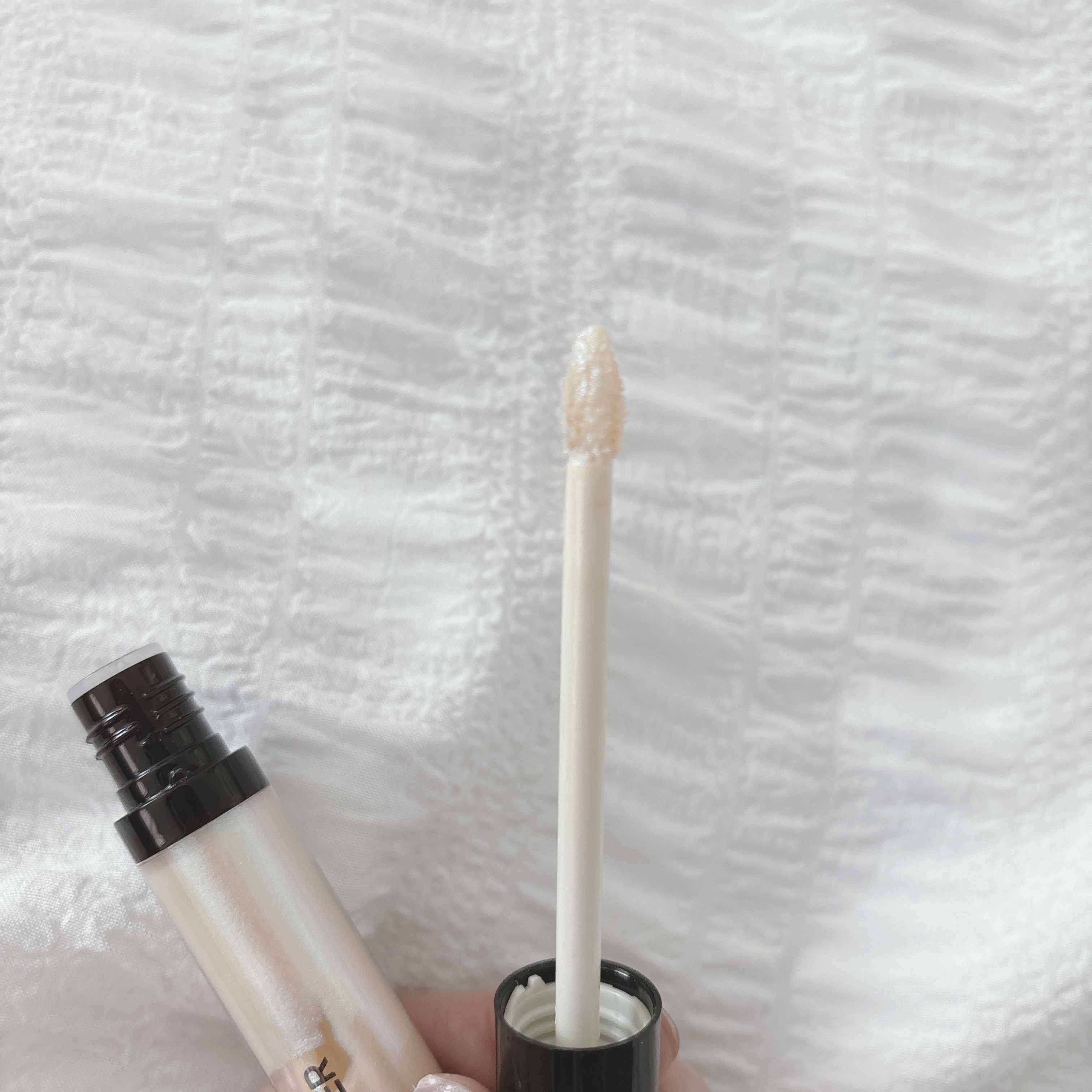 キャビア クローム ヴェイル ライトウェイト リキッド アイカラー 06 オパールセント/ローラ メルシエ/リキッドアイシャドウを使ったクチコミ（3枚目）