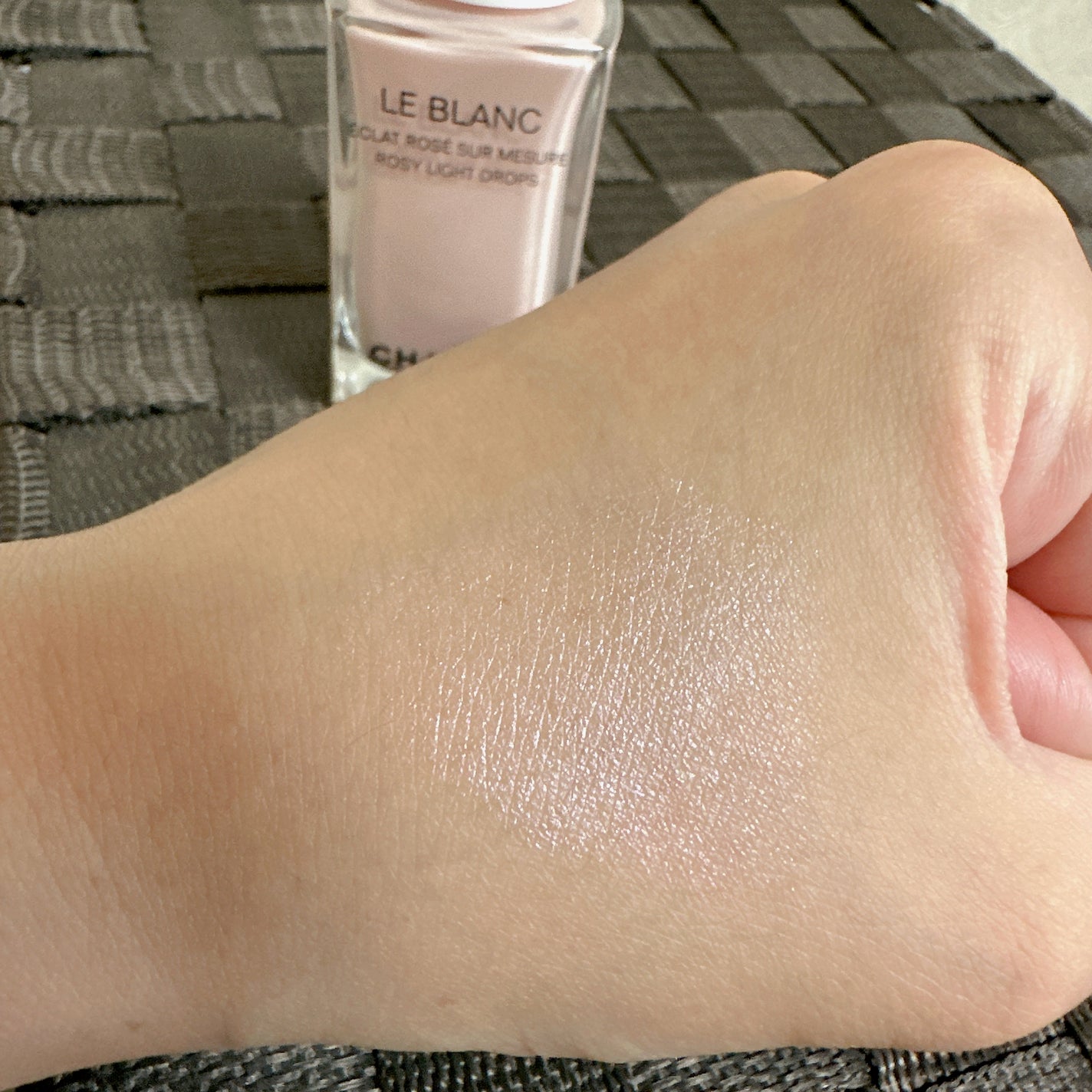 ル ブラン ロージー ドロップス/CHANEL/リキッドハイライトを使ったクチコミ(3枚目)