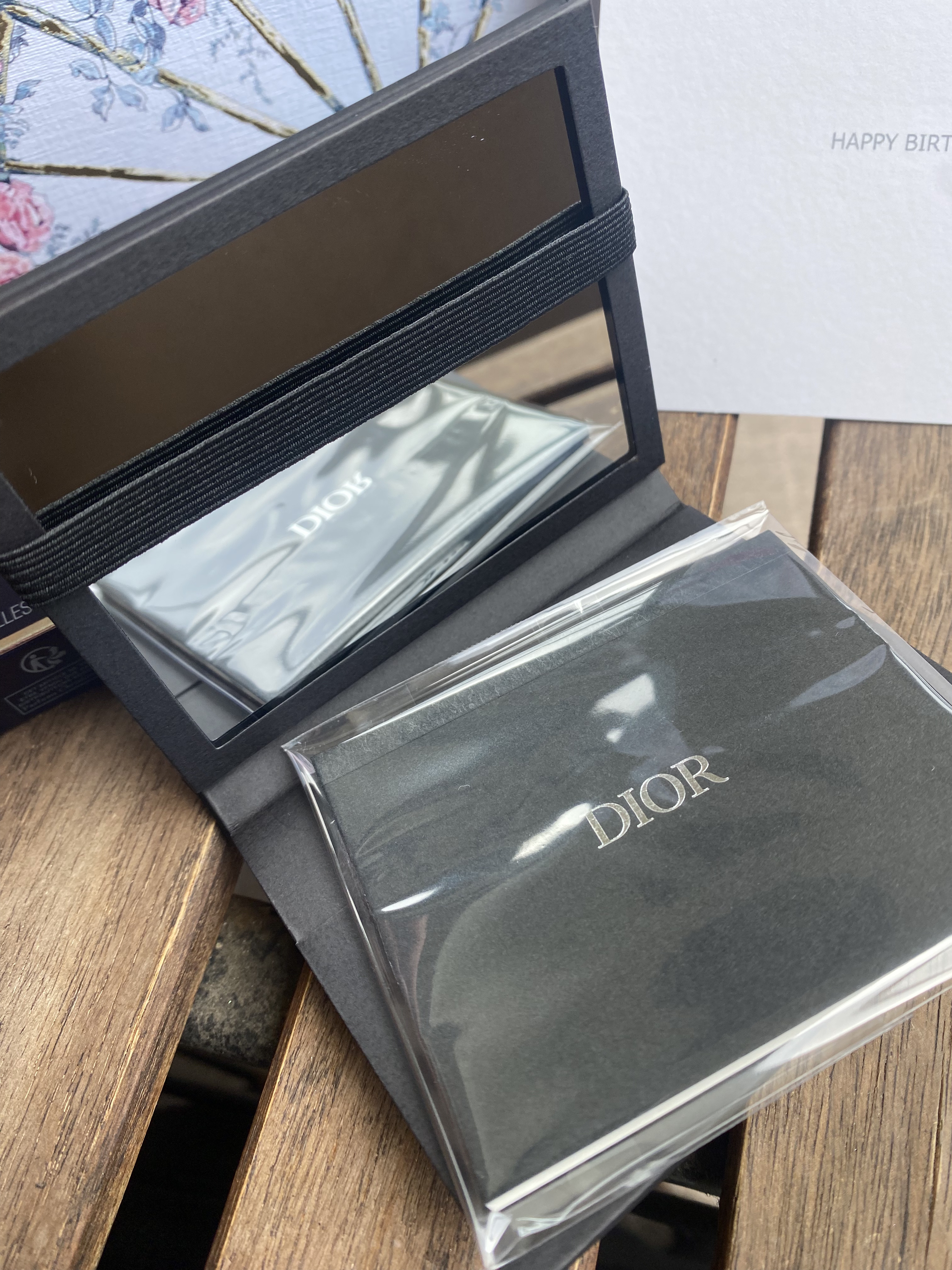 ディオール  スキン マティファイング ペーパー  100枚入り (オンライン数量限定品) /Dior/あぶらとり紙を使ったクチコミ（3枚目）