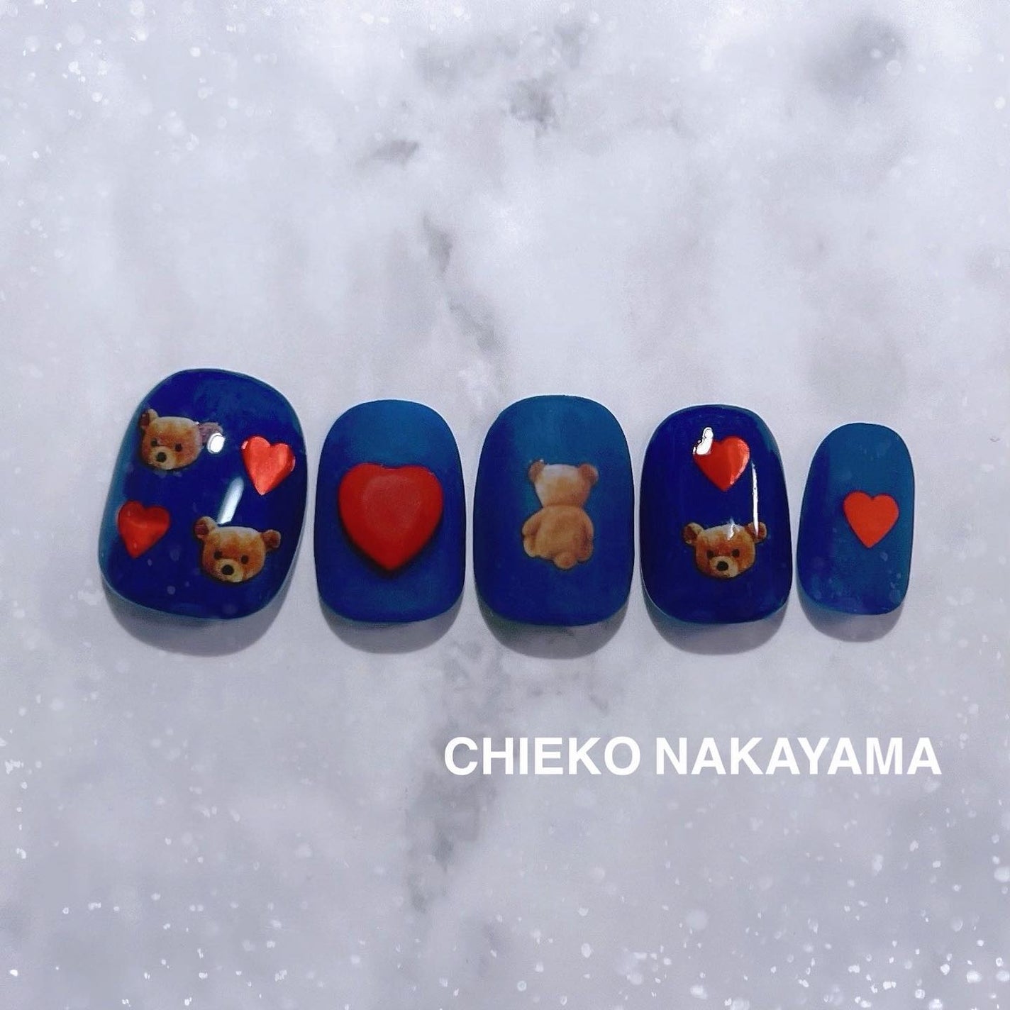 なかやまちえこ on LIPS 「🧸❤️365日ネイル350日め(くまはシール、小さいハートはホ..」(1枚目)