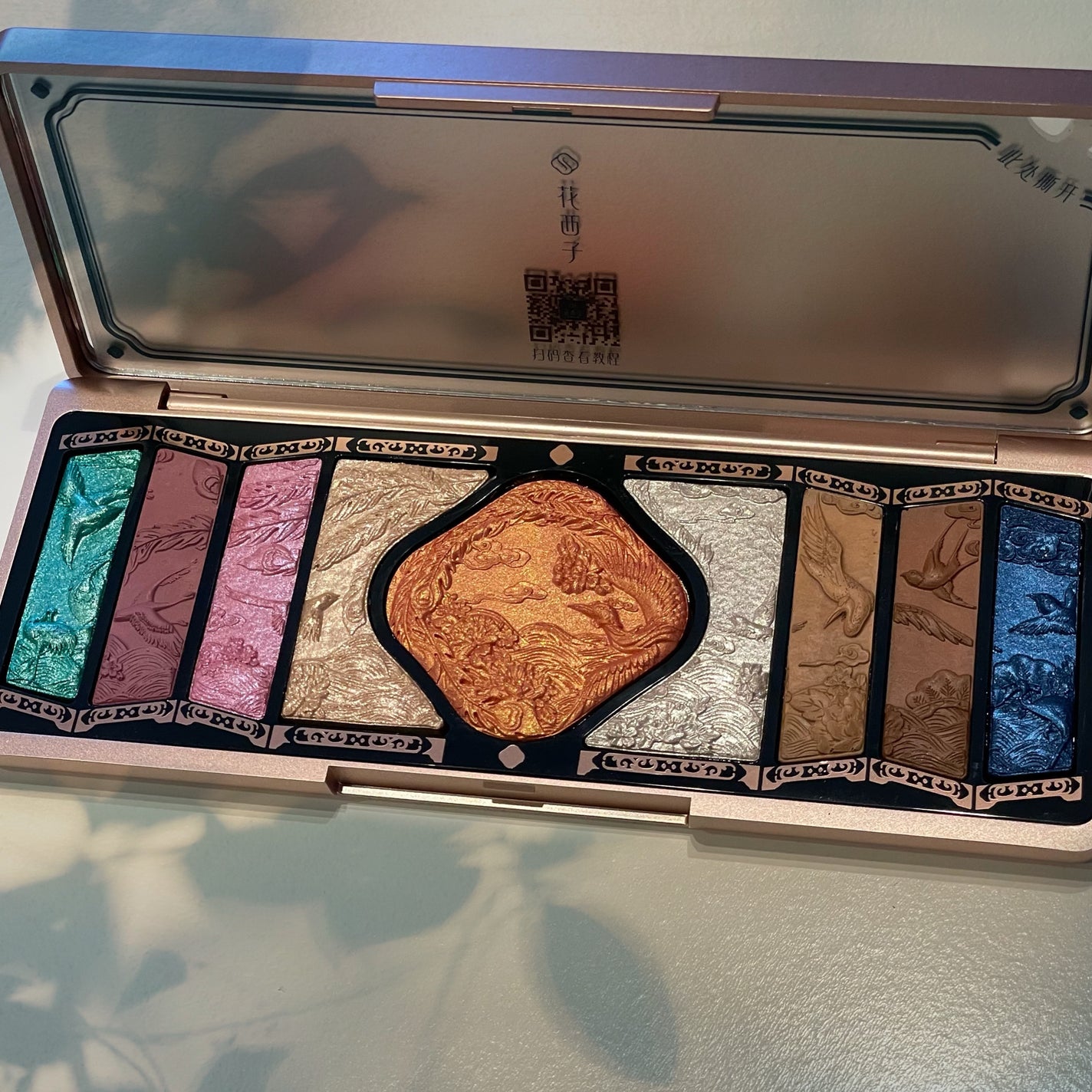 牡丹鏤月浮雕  百鳥朝鳳/花西子/アイシャドウパレットを使ったクチコミ(3枚目)