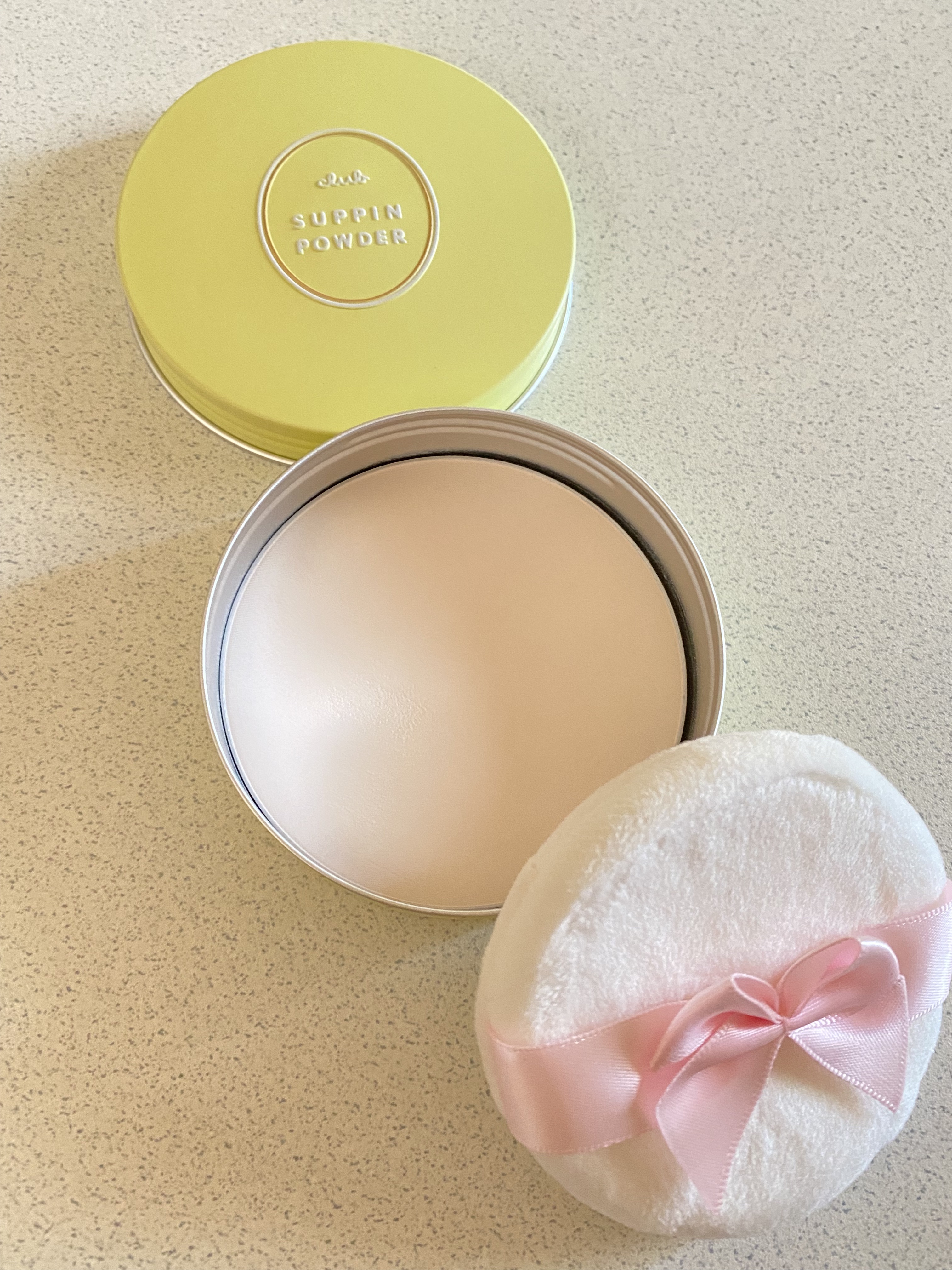 すっぴんパウダーC CICAレモングラスの香り D/クラブ/プレストパウダーを使ったクチコミ（2枚目）