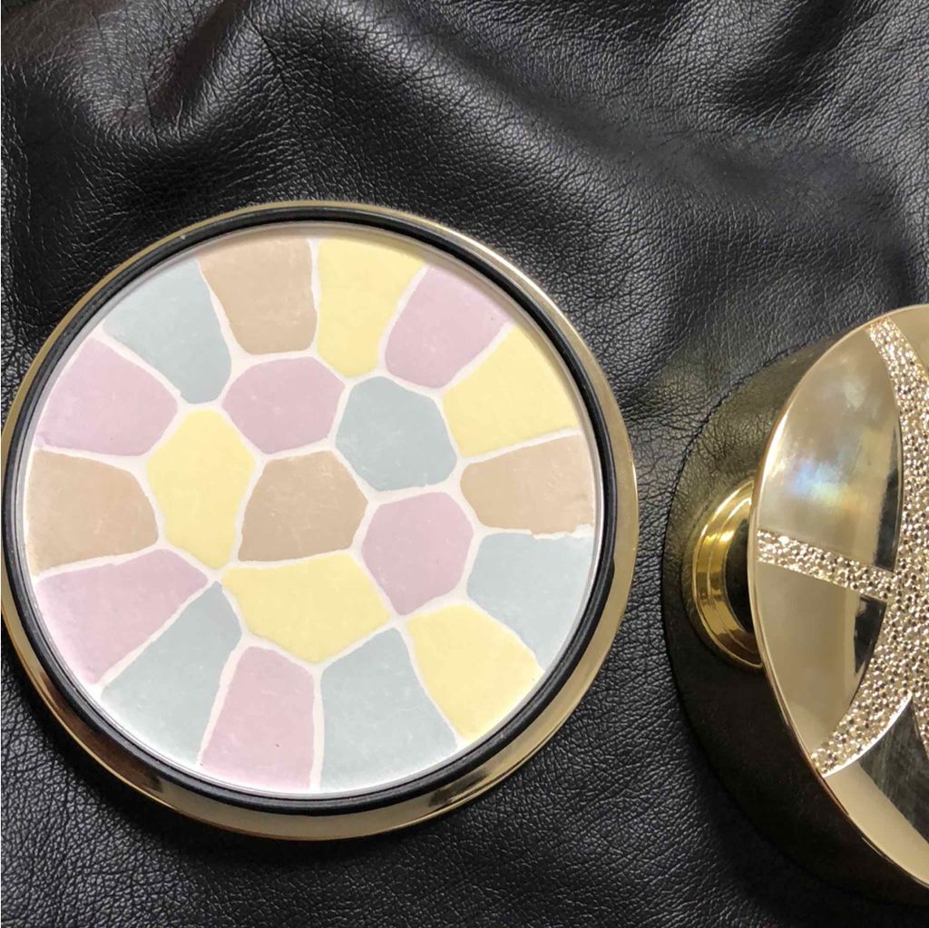 エレガンス ラ プードル オートニュアンス リクスィーズ/Elégance/プレストパウダーを使ったクチコミ(1枚目)