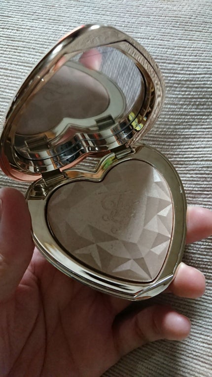 Too Faced ラブ ライト ハイライターのクチコミ「購入品のToo faced ハイライト❤️
ダイアモンドの方も迷ってたんだけど、BAさんのおす.....」(1枚目)