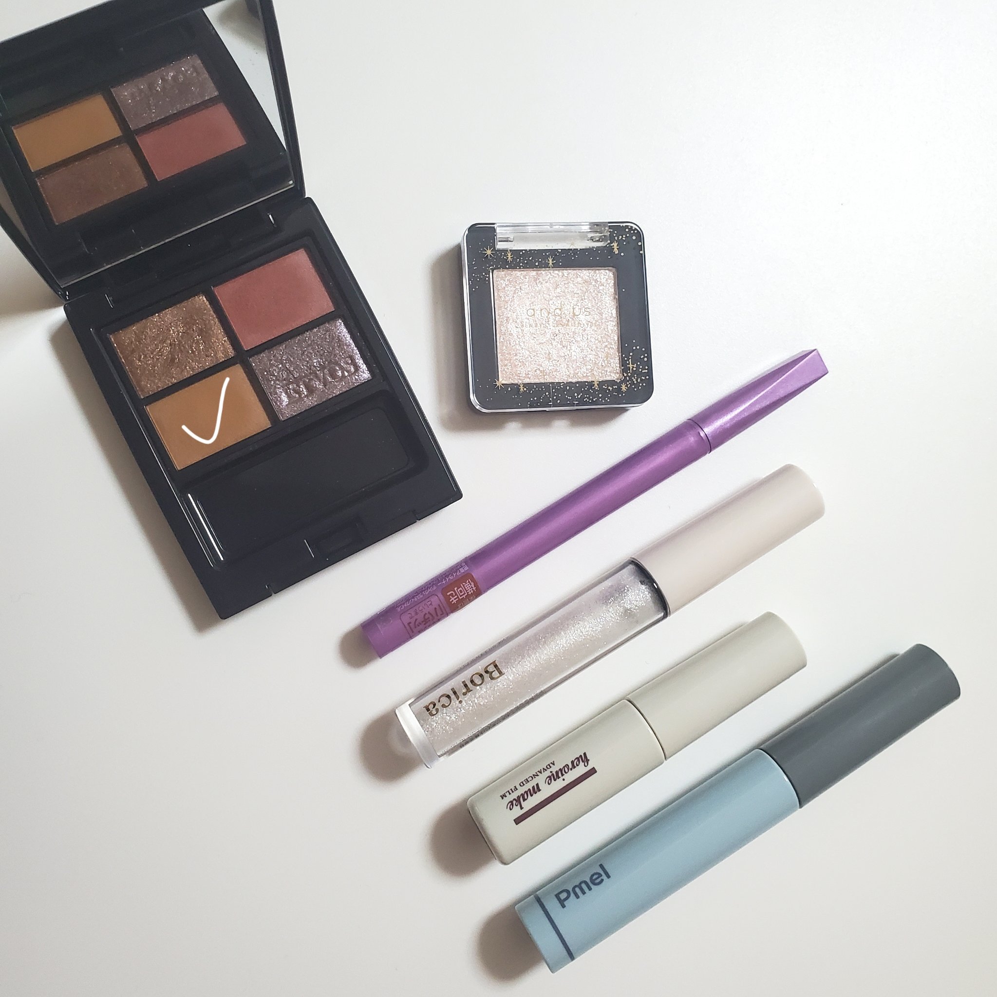 ミネラルクラッシィシャドー/エトヴォス/アイシャドウパレットを使ったクチコミ（2枚目）