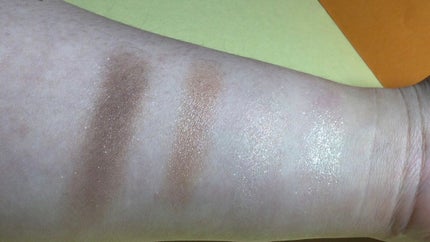 レブロン ダズル アイシャドウ クアッド/REVLON/アイシャドウパレットを使ったクチコミ(4枚目)