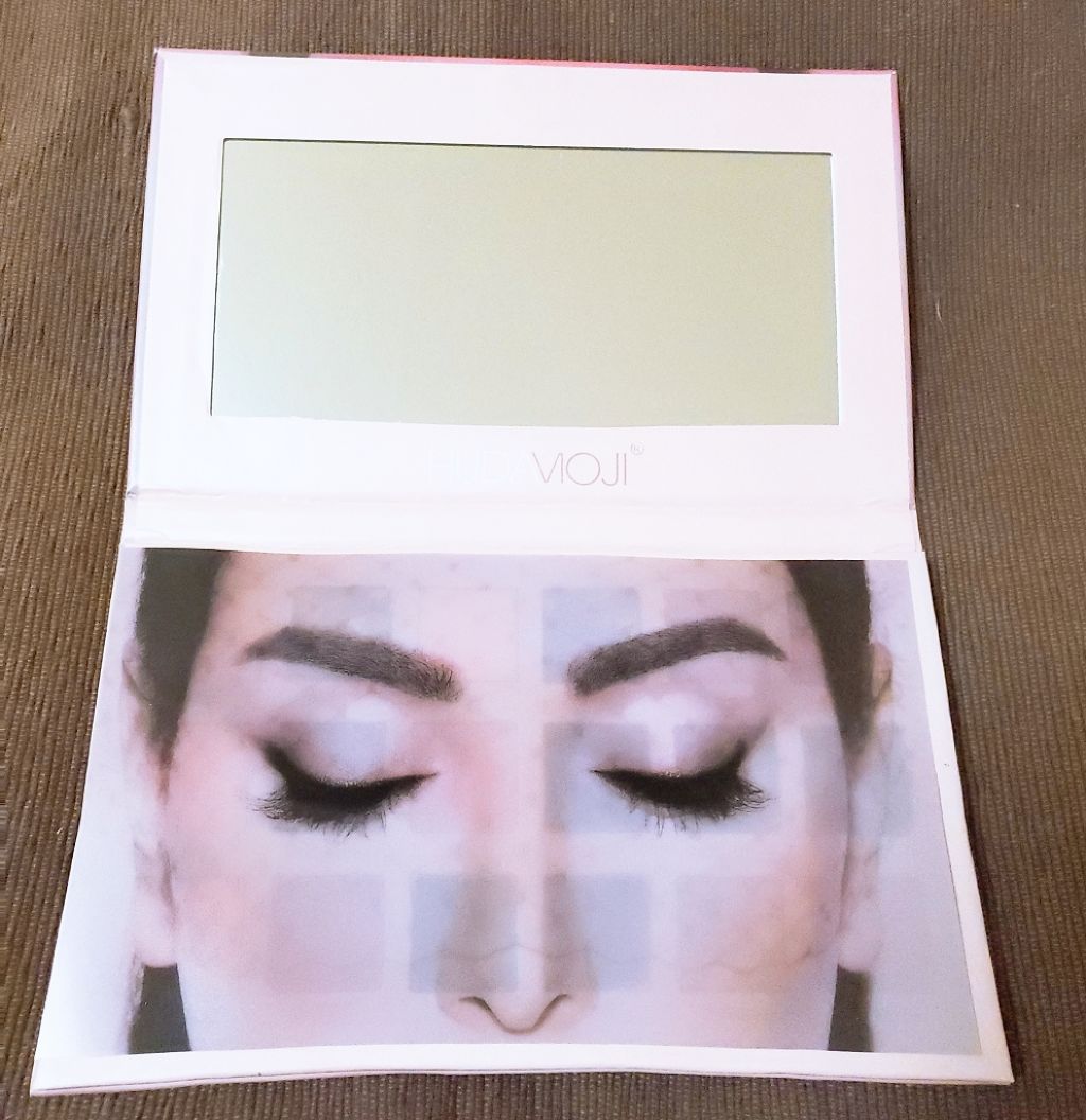 のちこ(一応ブルベ冬らしい) on LIPS 「メルカリで購入しました!18色のアイシャドウパレットです♥️N..」(2枚目)