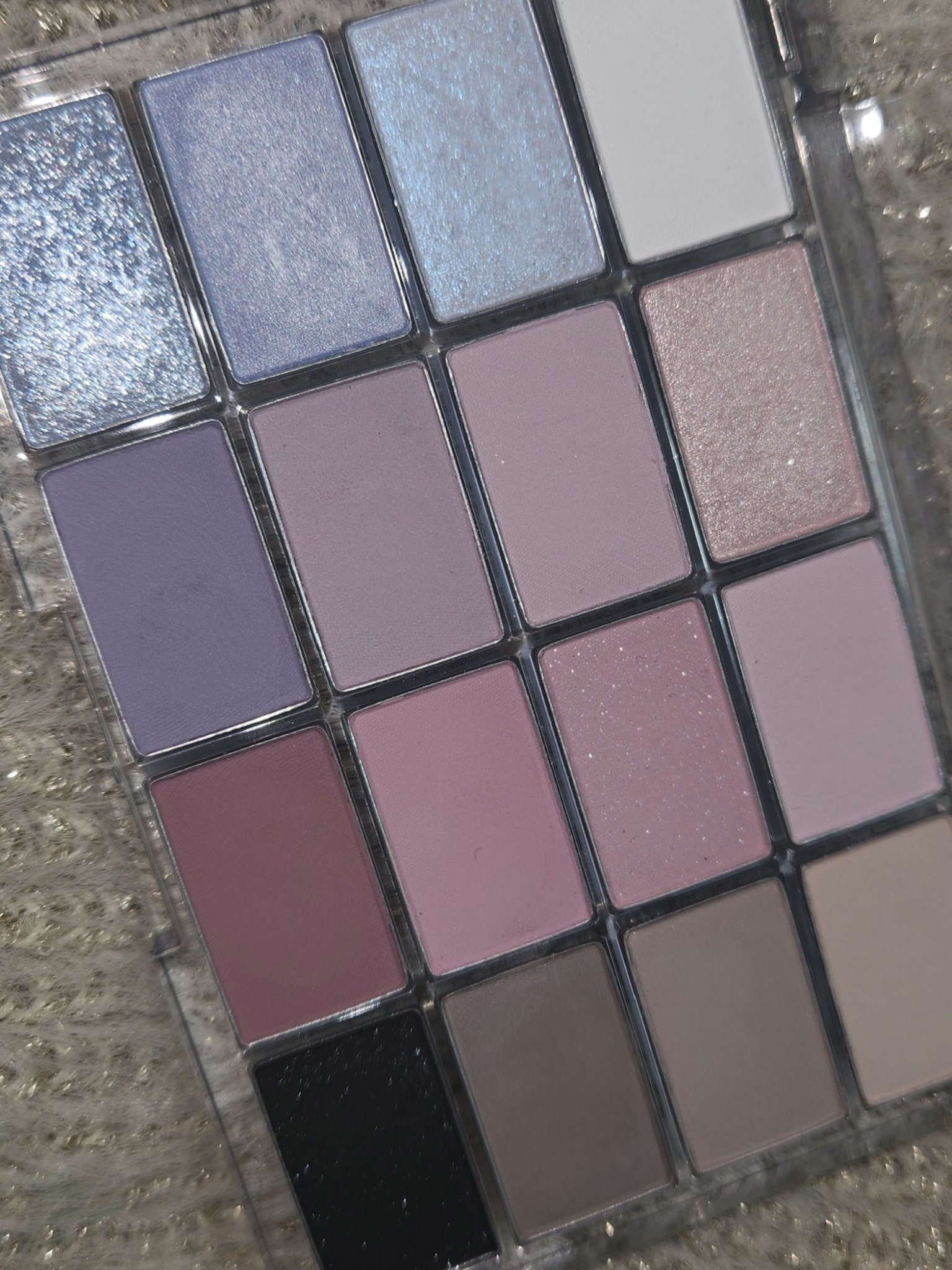 ソフトブラーリングアイパレット/wakemake/アイシャドウパレットを使ったクチコミ（3枚目）